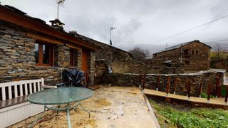 Chalet in Majaelrayo. Hermosa vivienda en la arquitectura negra