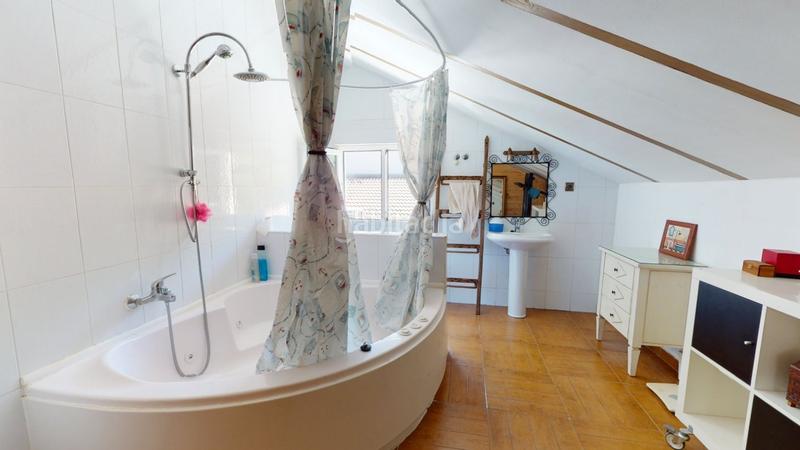 Foto b24bdb95-d23e-41b0-8e80-6b0f29da45a5. Xalet amb calefacció aparcament piscina a El Robledal Villalbilla