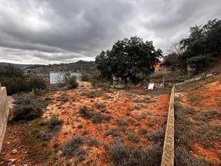 Residential Plot in Hontoba. Preciosa parcela en una de las mejores zonas de hontoba,  urbani