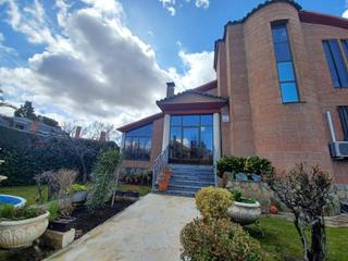 Chalet in Villalbilla Pueblo. Extraordinario chalet independiente en urbanizacion zulema