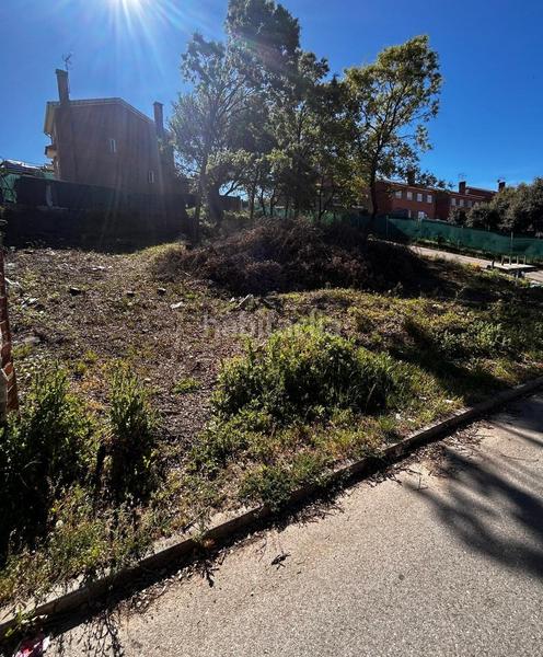 Foto a2c89fa0-4794-421c-a97c-71eeeffff287. Terrain résidentiel dans Pioz