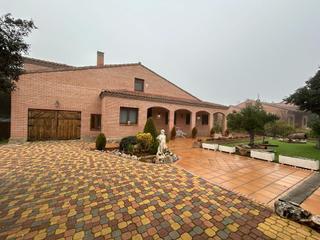 Xalet en Pioz. Exclusivas alcal vende chalet independiente en urbanizacin los