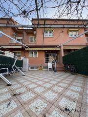 Reihenhaus in Villalbilla Pueblo. Chalet adosado en villalbilla