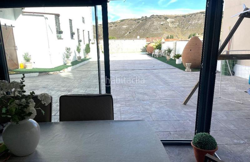 Foto 4cc3c59a-f15e-4f61-bdbc-1ff07ed5b7a5. Chalet  con piscina en pleno centro en Villalbilla pueblo Villalbilla