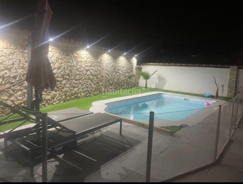Foto e2c1e8c2-4f13-45ac-9eef-6f4d7d729f2b. Chalet  con piscina en pleno centro en Villalbilla pueblo Villalbilla