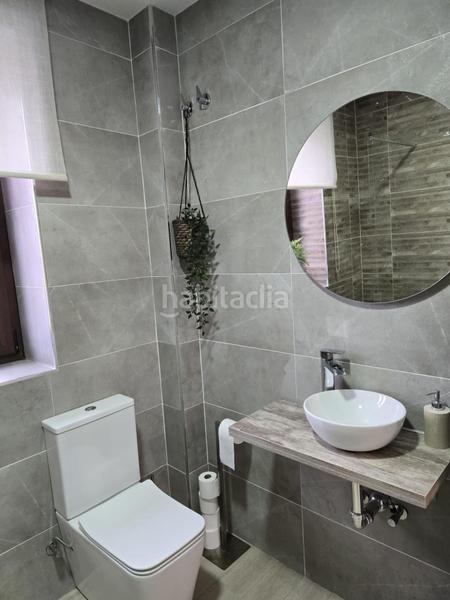 Foto ee510bd8-2450-42cc-9d79-fb0518049527. Chalet  con piscina en pleno centro en Villalbilla pueblo Villalbilla