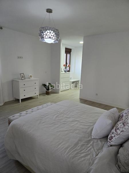 Foto efcb7145-1c10-45a2-855f-cc935458777b. Chalet  con piscina en pleno centro en Villalbilla pueblo Villalbilla
