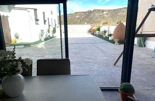 Chalet en Villalbilla Pueblo. Impresionante chalet con piscina en pleno centro de villalbilla