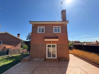 Chalet en Pioz. Chalet independiente para estrenar en pioz !!!!!