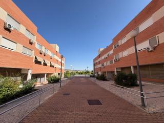 Etagenwohnung in Los Hueros. Espacioso piso con patio, garaje y adaptado a personas con movil