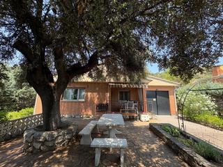 Chalet à Fuentenovilla. Chalet independiente con piscina en fuentenovilla