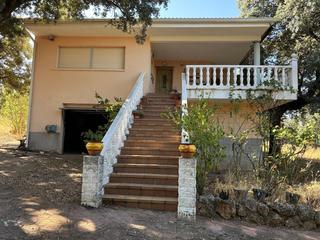 Chalet in Hontoba. Chalet independiente en hontoba