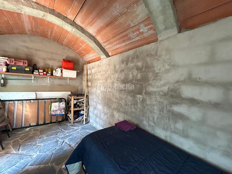 Foto 3acff5d0-2420-4d7b-8f76-21bfd85163a9. Terreno residencial parcela urbana con diversas construcciones guadalajara en Hontoba