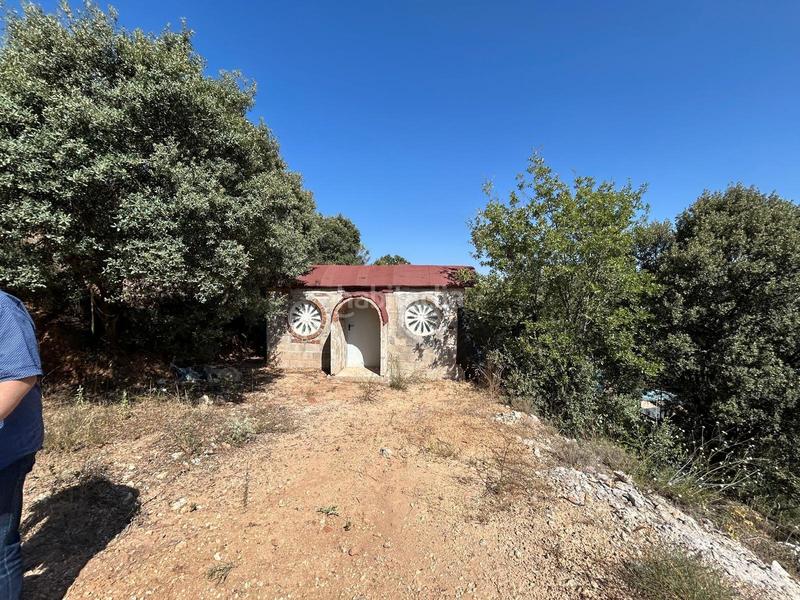 Foto 689215a7-4bbe-49eb-ab07-274f0e8aad9d. Terreno residencial parcela urbana con diversas construcciones guadalajara en Hontoba