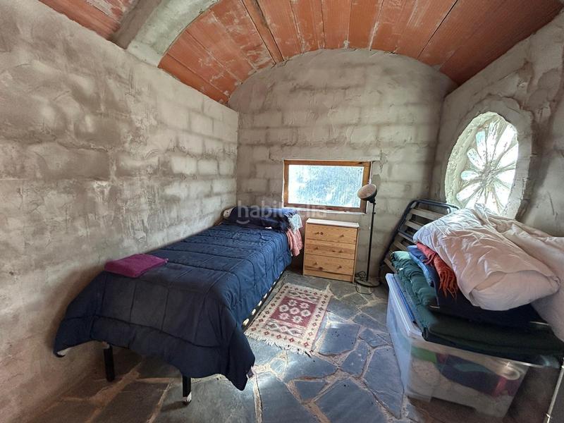 Foto a8e4d071-0916-4564-953c-e0bfb573df73. Terreno residencial parcela urbana con diversas construcciones guadalajara en Hontoba