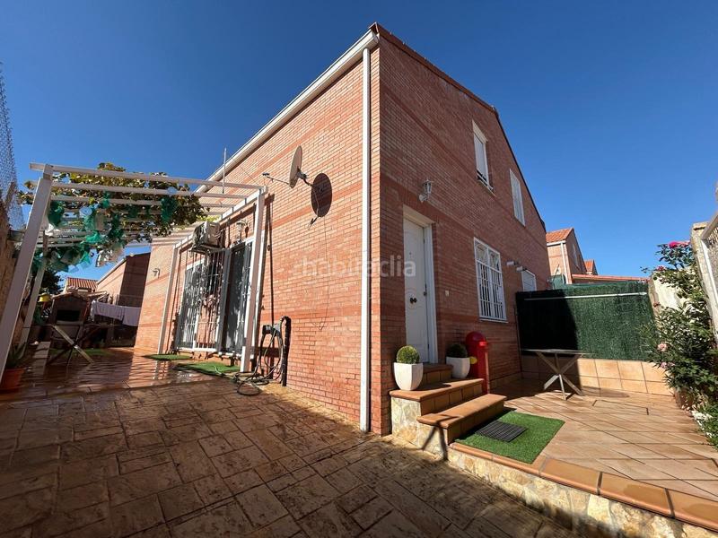 Foto 1812ed11-eaf0-463e-b35b-4ef0fd58def7. Chalet  pareado en venta en Pioz