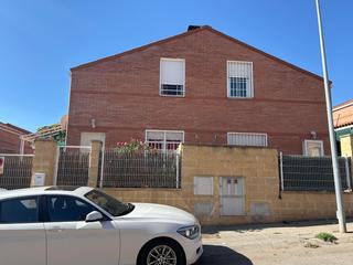 Chalet in Pioz. Chalet pareado en venta en pioz