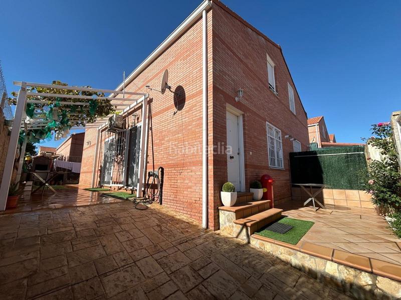 Foto ce2f5a29-9cb2-4ef0-a4d7-1de886875b48. Chalet  pareado en venta en Pioz