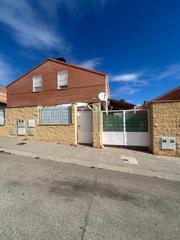 Casa aparellada a Pioz. Venta pareado en pioz valcastillo