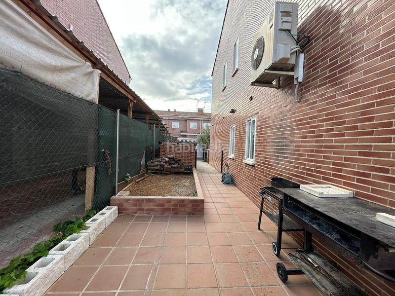 Foto 0b6541ef-f9dc-4609-af23-e88dce310d86. Maison jumelée dans Pioz