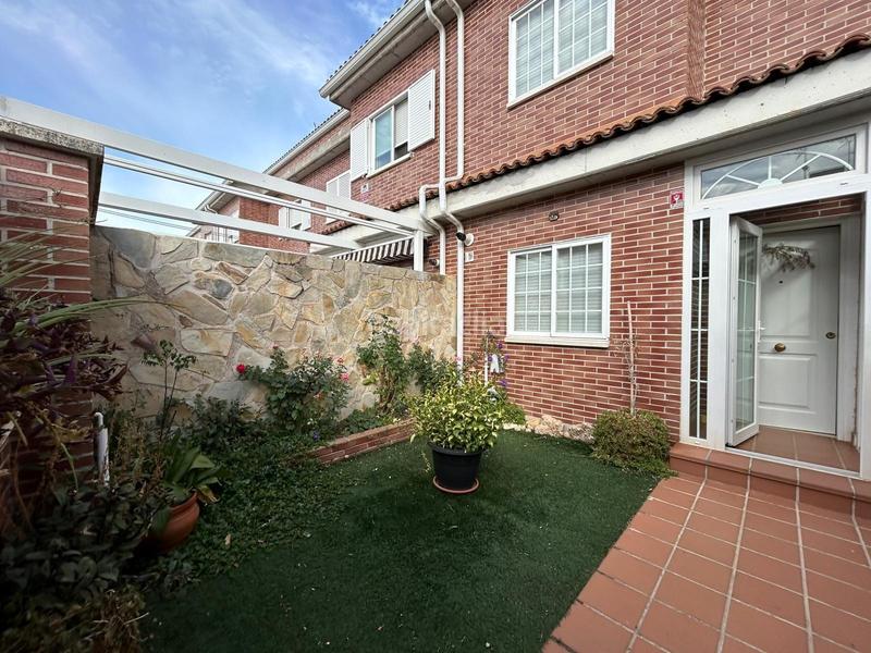 Foto 1e2f1a7e-a15b-4130-9d9d-51de13b71a97. Maison jumelée dans Pioz