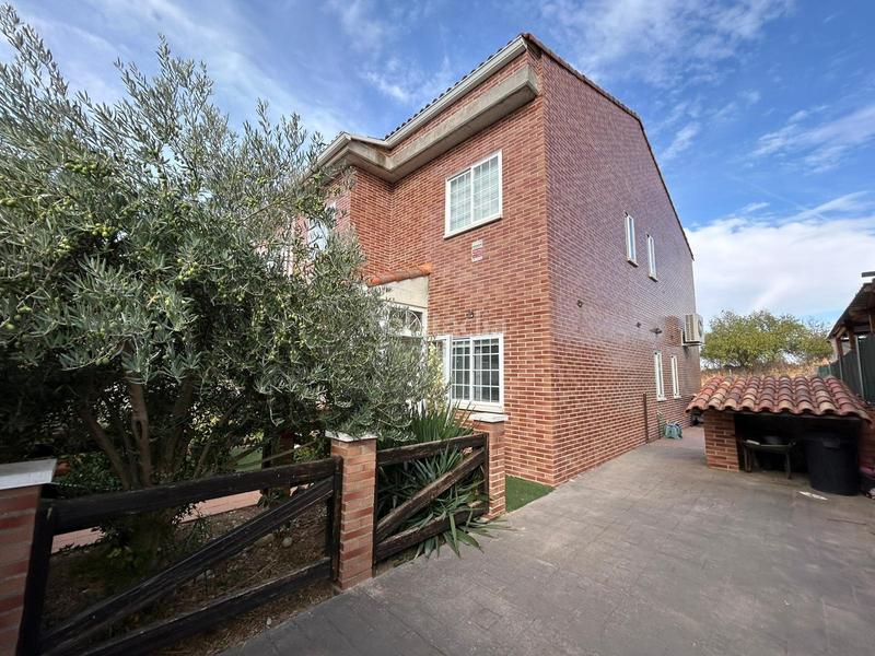 Foto 2c834fed-73af-4d31-a8f8-8ccc3c4cf8d1. Maison jumelée dans Pioz