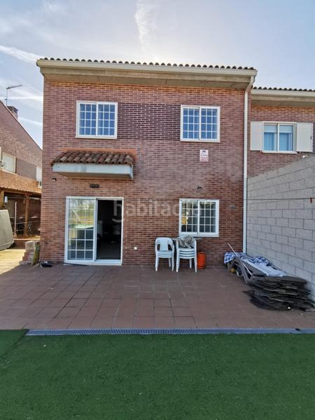 Foto 5f555fe0-aa89-44e7-98da-5902e3884b3e. Maison jumelée dans Pioz