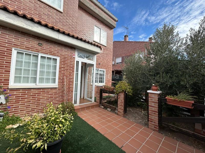 Foto b2d58a88-65b1-43fd-a3c9-58b18a19e20f. Maison jumelée dans Pioz