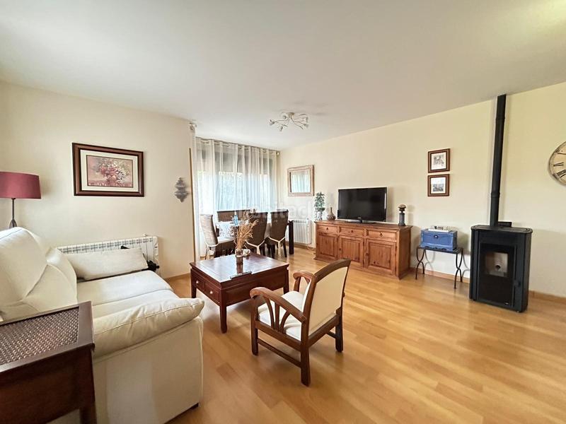 Foto 6ab429b4-afd6-47b5-a6f3-50ce490d00b8. Maison jumelée avec chauffage dans Pioz