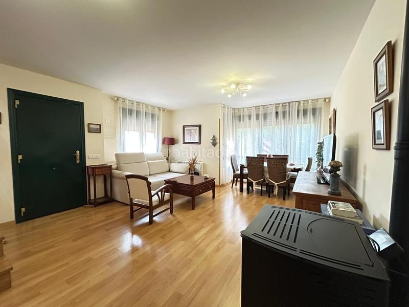 Foto 73995891-a2d1-4765-9c94-f08aeb6a02f4. Maison jumelée avec chauffage dans Pioz