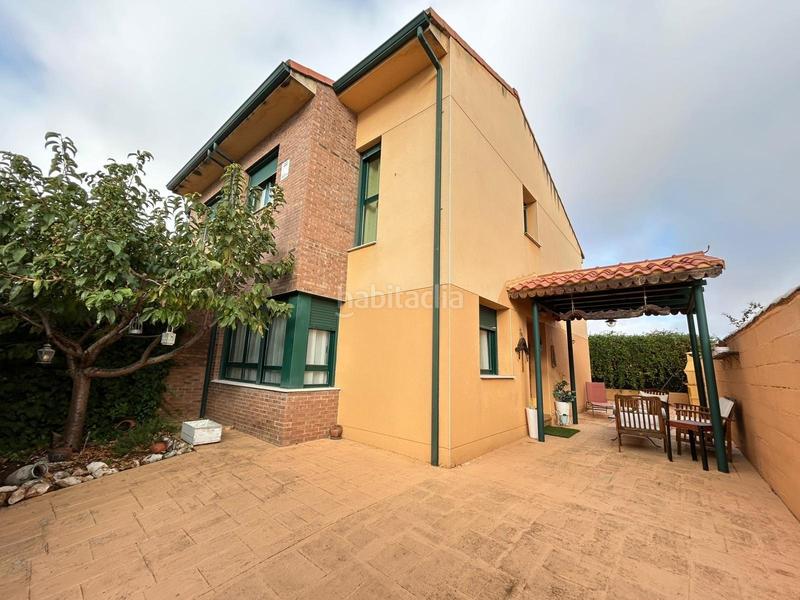 Foto 9b40fd99-4aa2-4d14-bec9-1e73b9afd237. Maison jumelée avec chauffage dans Pioz