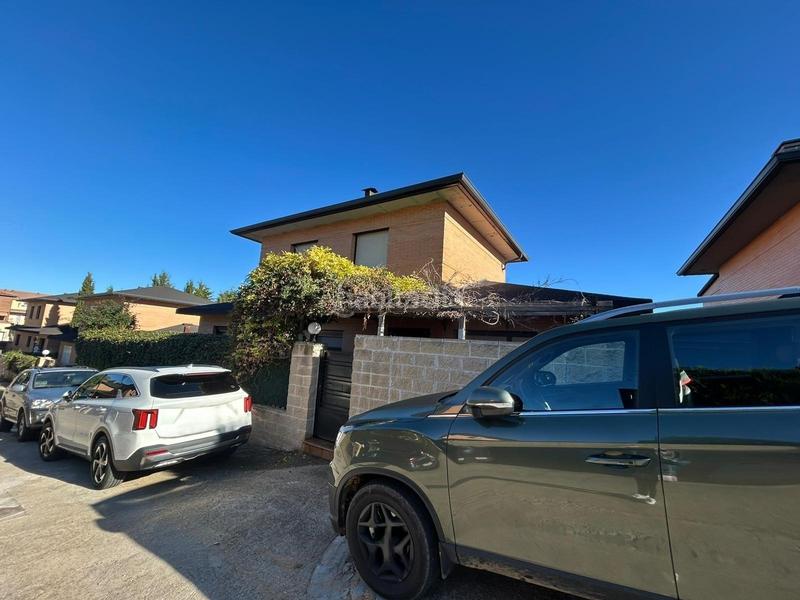 Foto 471183d1-a9fa-4b75-ba19-e532a1b5a56d. Chalet mit heizung parking pool in Cabanillas del Campo