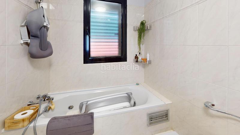 Foto b1d7ed12-9227-4d78-b438-4f9439269337. Chalet mit heizung parking pool in Cabanillas del Campo