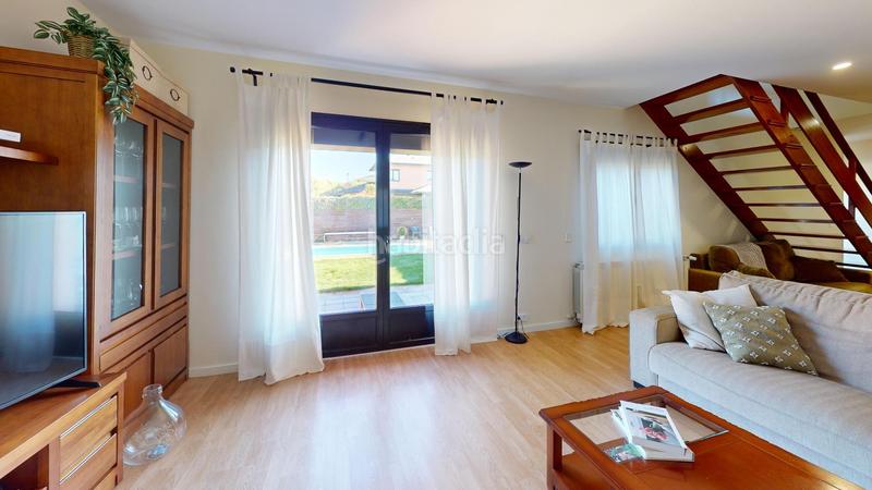 Foto b4e70e1d-6875-4153-b5d0-147bd2f33981. Chalet mit heizung parking pool in Cabanillas del Campo