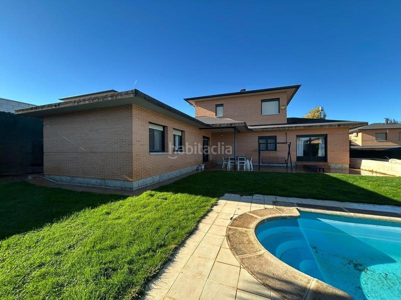 Foto d3bab24a-f613-4dd3-80fa-90b8e6d999cf. Chalet mit heizung parking pool in Cabanillas del Campo