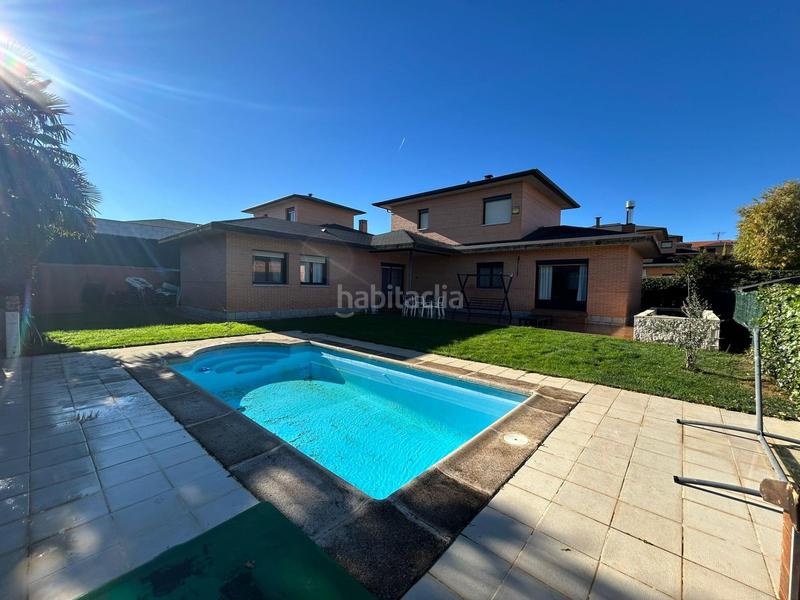 Foto fa5e0839-0000-42aa-ae32-e2771032a10d. Xalet amb calefacció aparcament piscina a Cabanillas del Campo