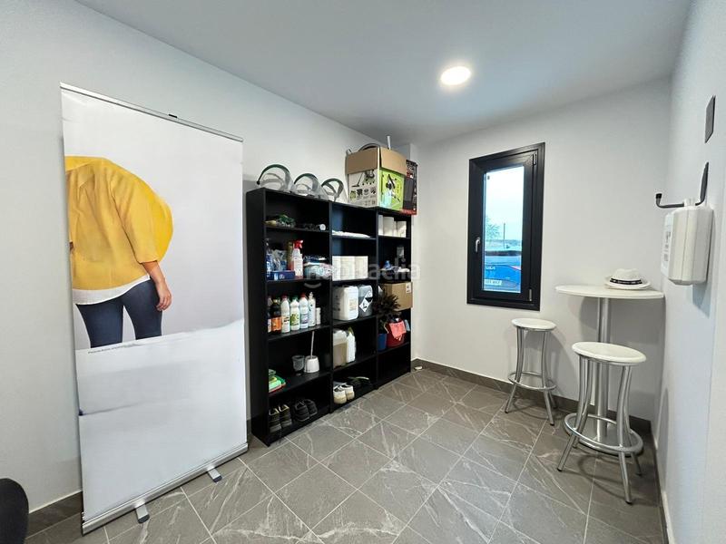 Foto 0e526603-b37f-4763-9af1-a0bb17c35cfb. Fabrikhalle in Villalbilla pueblo Villalbilla