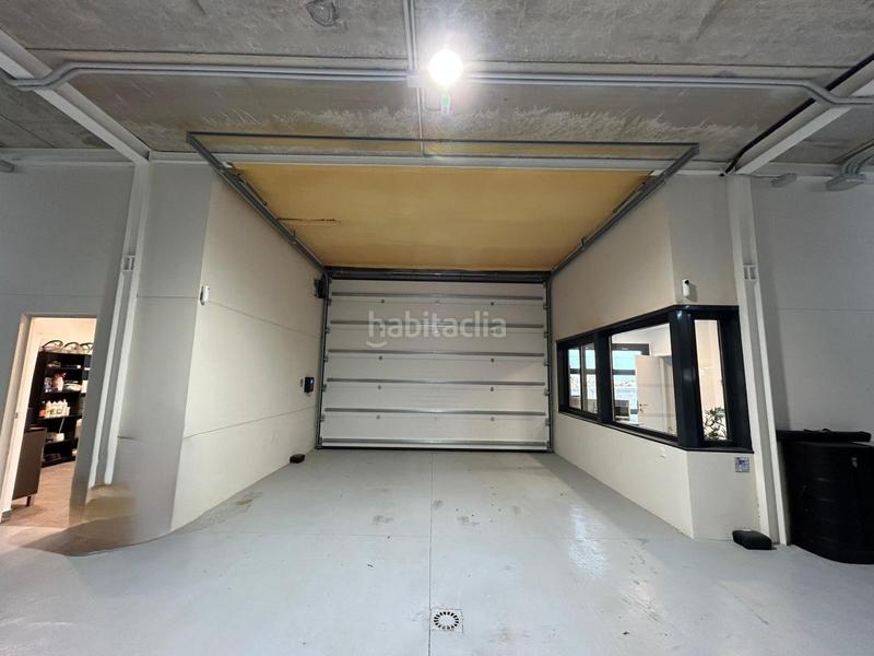 Foto 1606422d-1a16-4454-b86a-02f3355712a5. Fabrikhalle in Villalbilla pueblo Villalbilla