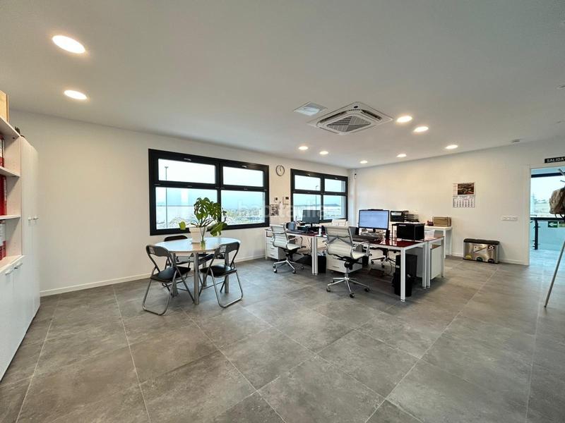 Foto 1ca085ea-8e1a-44ce-8105-21a852b70943. Fabrikhalle in Villalbilla pueblo Villalbilla