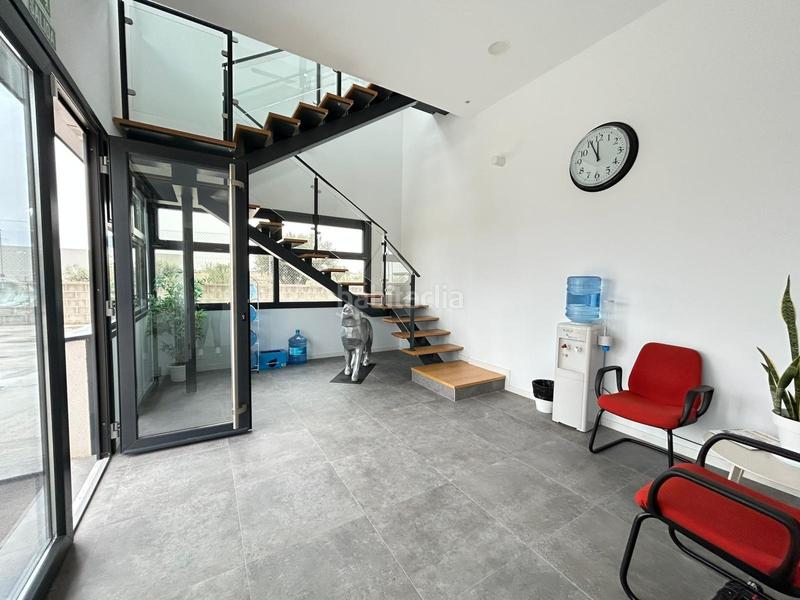 Foto 321c40a7-03ac-4ee3-9ccd-ef3d8a50d7f8. Fabrikhalle in Villalbilla pueblo Villalbilla