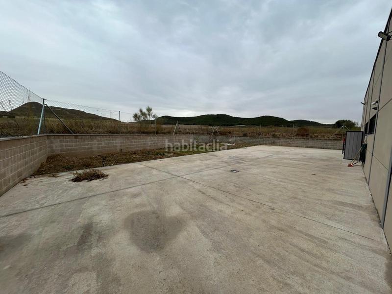 Foto 3fe404c4-ab0b-4d88-807d-33a4d73fc087. Fabrikhalle in Villalbilla pueblo Villalbilla