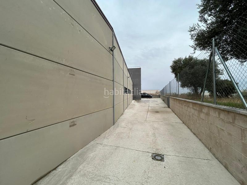 Foto 5dcc53fe-67a6-43c3-b5f2-a4ebe6c2b55e. Fabrikhalle in Villalbilla pueblo Villalbilla