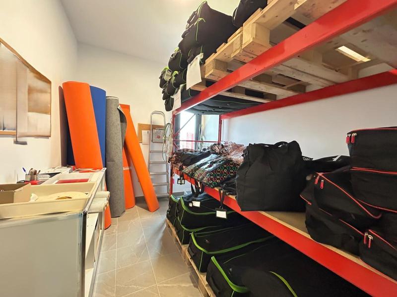 Foto 66170157-ec32-4e2a-8ea0-45884b7147bc. Fabrikhalle in Villalbilla pueblo Villalbilla