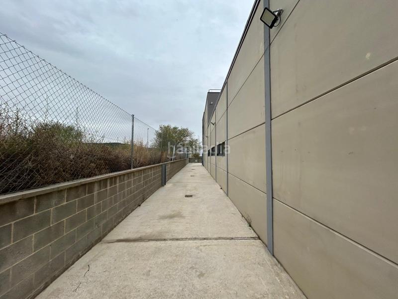 Foto 6b8d0648-20cc-4afd-b518-5d4b544f9baa. Fabrikhalle in Villalbilla pueblo Villalbilla