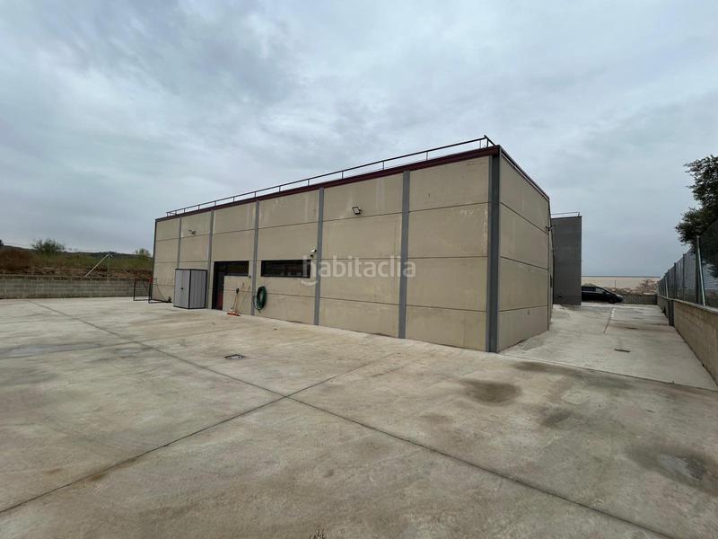 Foto 7b7fa89e-53e8-4f50-8d36-55cd3be97961. Fabrikhalle in Villalbilla pueblo Villalbilla