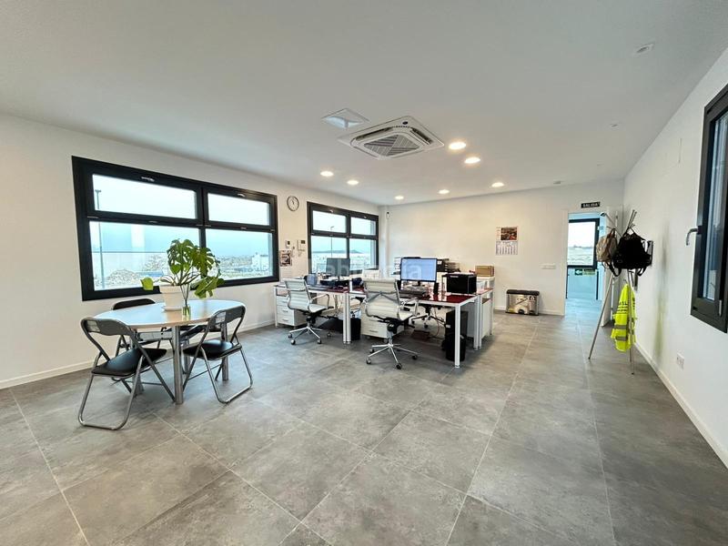 Foto 956bbcef-ba70-4ffc-80fd-2e22c28421d3. Fabrikhalle in Villalbilla pueblo Villalbilla