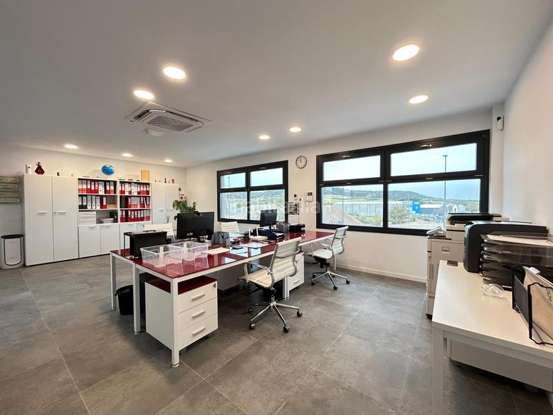 Foto c20caf80-fee7-4178-a0fe-463a39743536. Fabrikhalle in Villalbilla pueblo Villalbilla