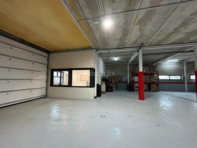 Foto c3414e66-3b1b-40c8-a151-3522bba9bee4. Fabrikhalle in Villalbilla pueblo Villalbilla