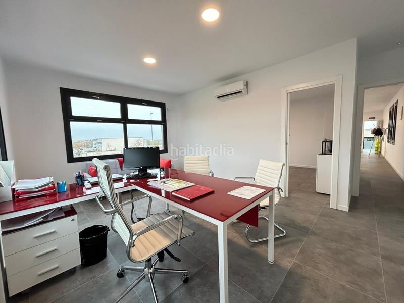 Foto cb94b4d6-d2ab-422f-8fdc-5dc07f911059. Fabrikhalle in Villalbilla pueblo Villalbilla