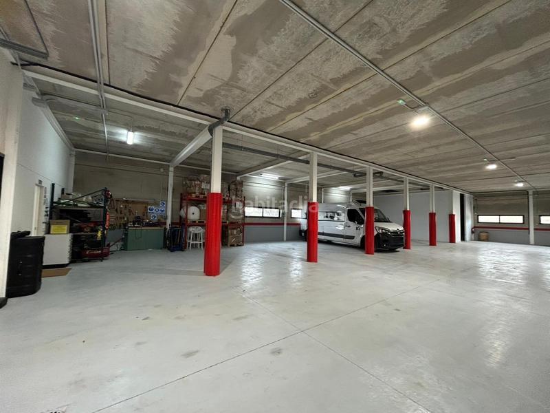 Foto ccaf856a-1b06-41b5-8f7f-d58a335c0b30. Fabrikhalle in Villalbilla pueblo Villalbilla